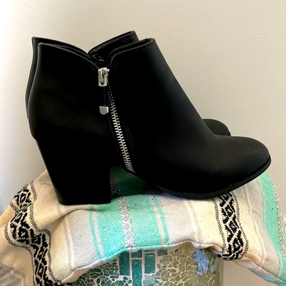 Style & Co. Shoes - Black Style&Co Size 8.5 boots